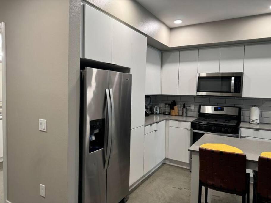 Apartment Spacious And Modern 3 Bedroom 2 Unit Los Angeles