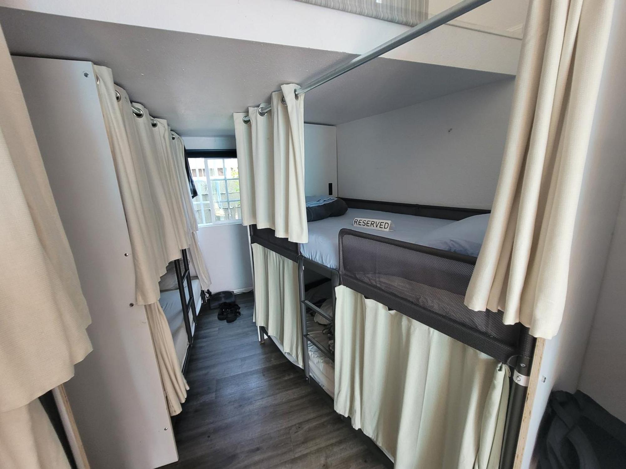 Rumi Hostel Los Angeles