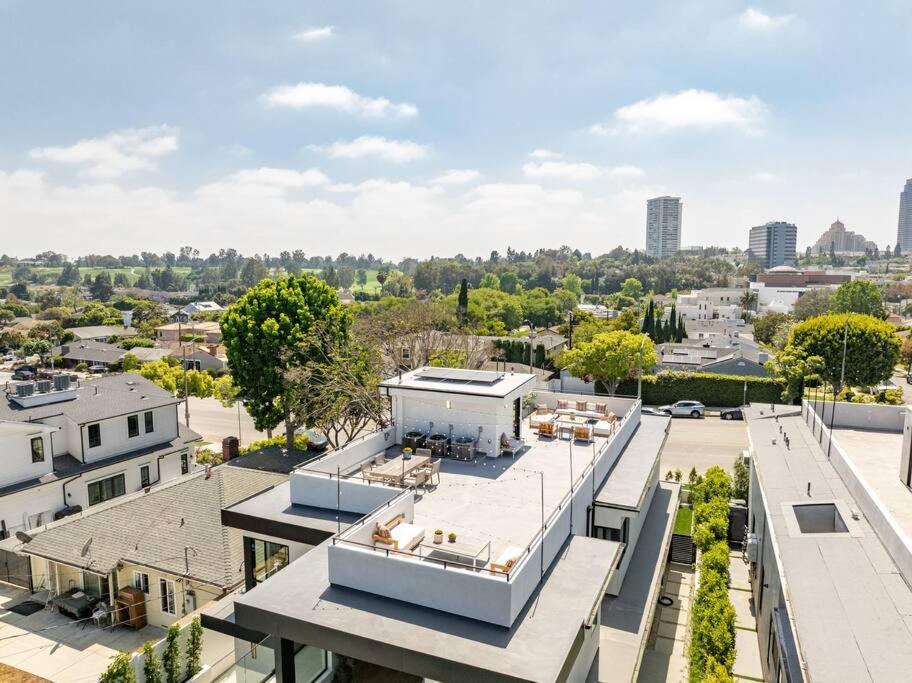 Ultra Luxe Modern Mansion With Roof Deck Pool & *