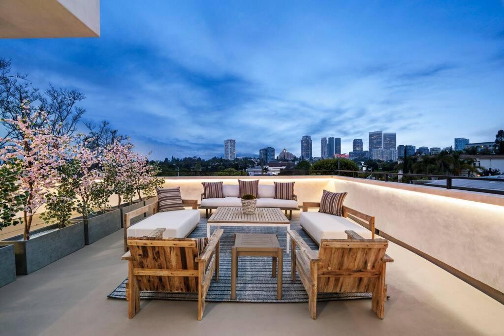 Ultra Luxe Modern Mansion With Roof Deck Pool &