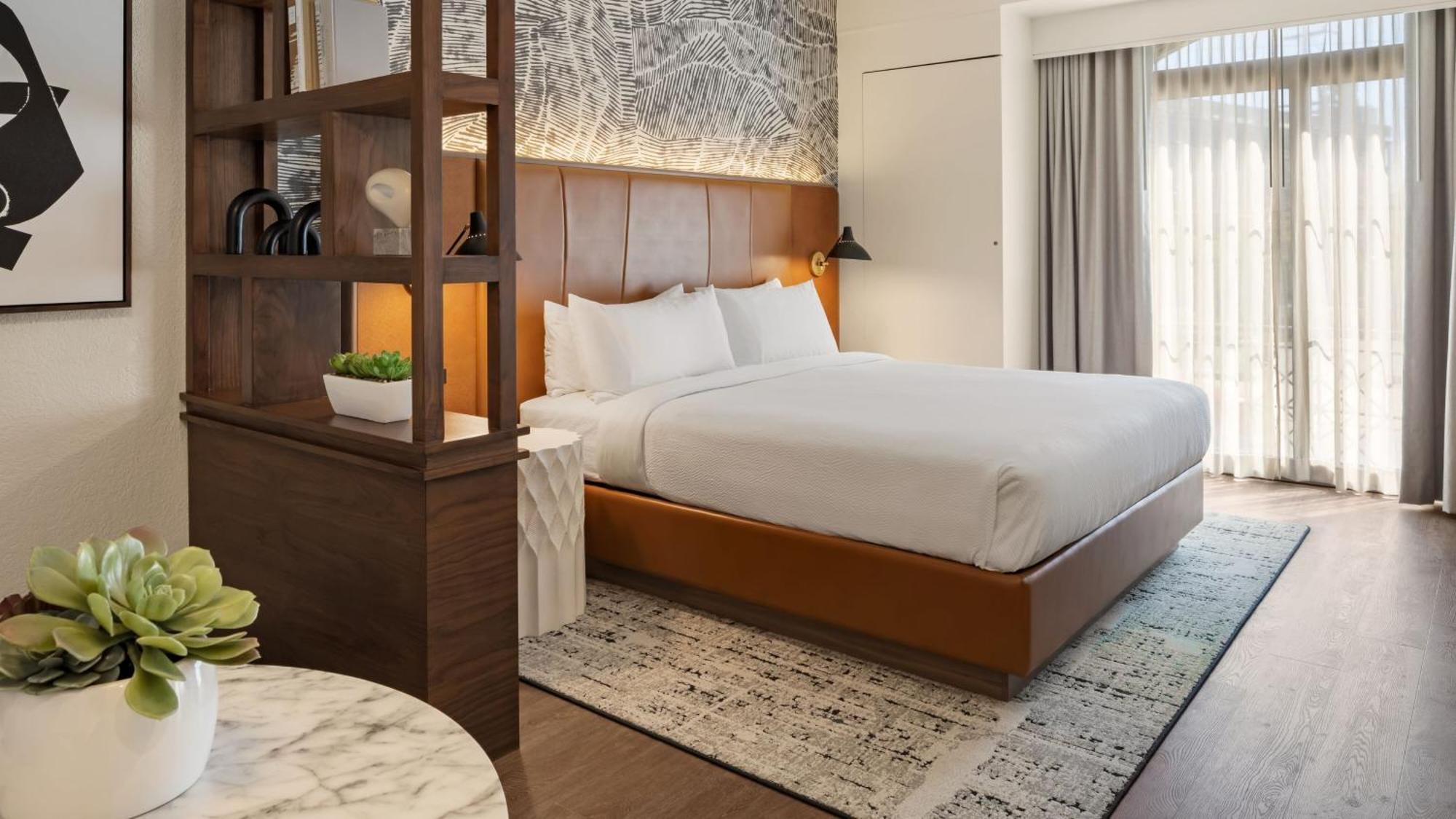 Hotel Burton House, Beverly Hills, A Tribute Portfolio