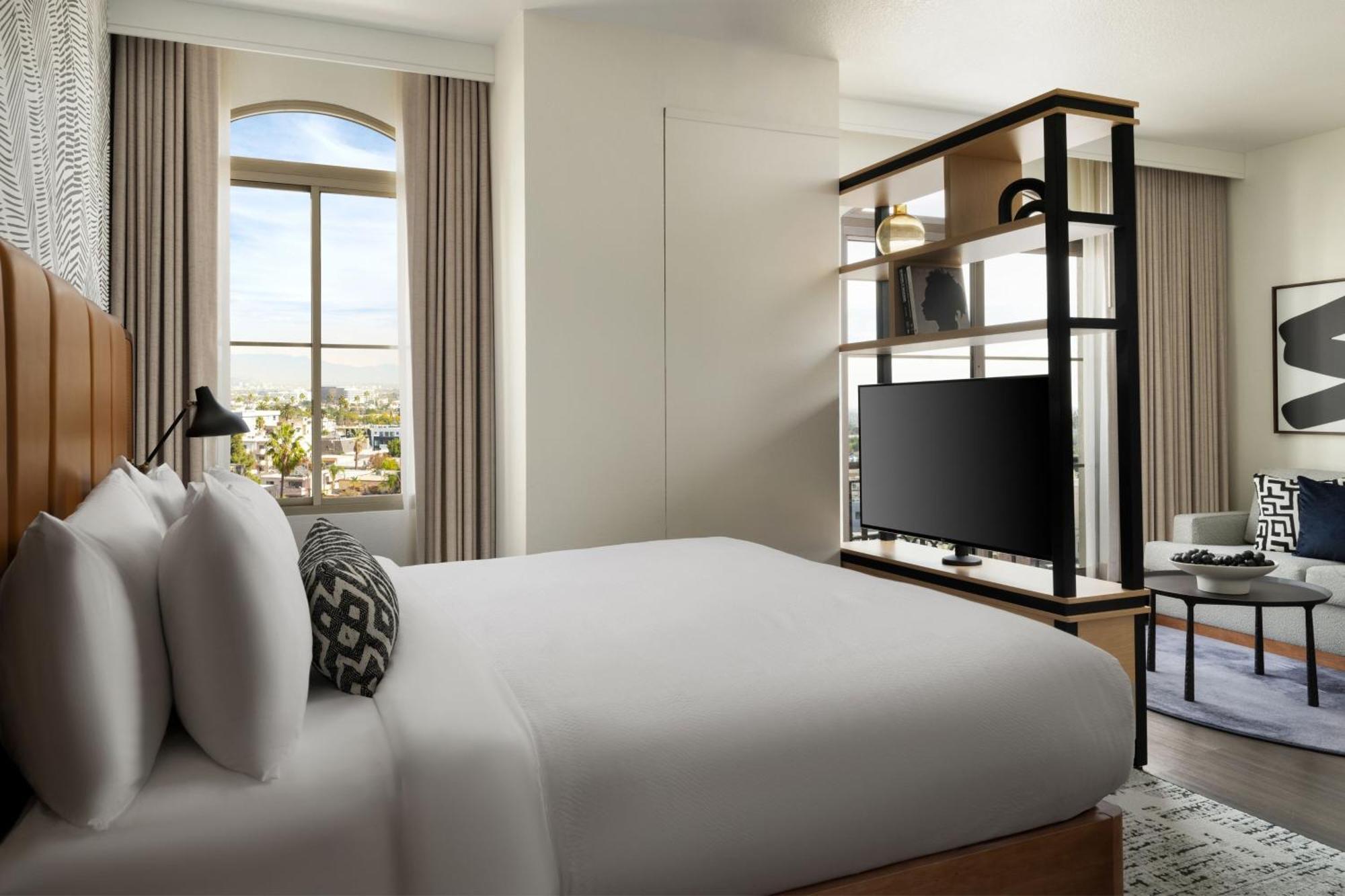 Hotel Burton House, Beverly Hills, A Tribute Portfolio