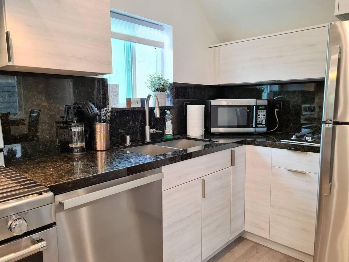 Prime La 2 Bedroom & 3 Bath Beverly Hills Adj Los Angeles