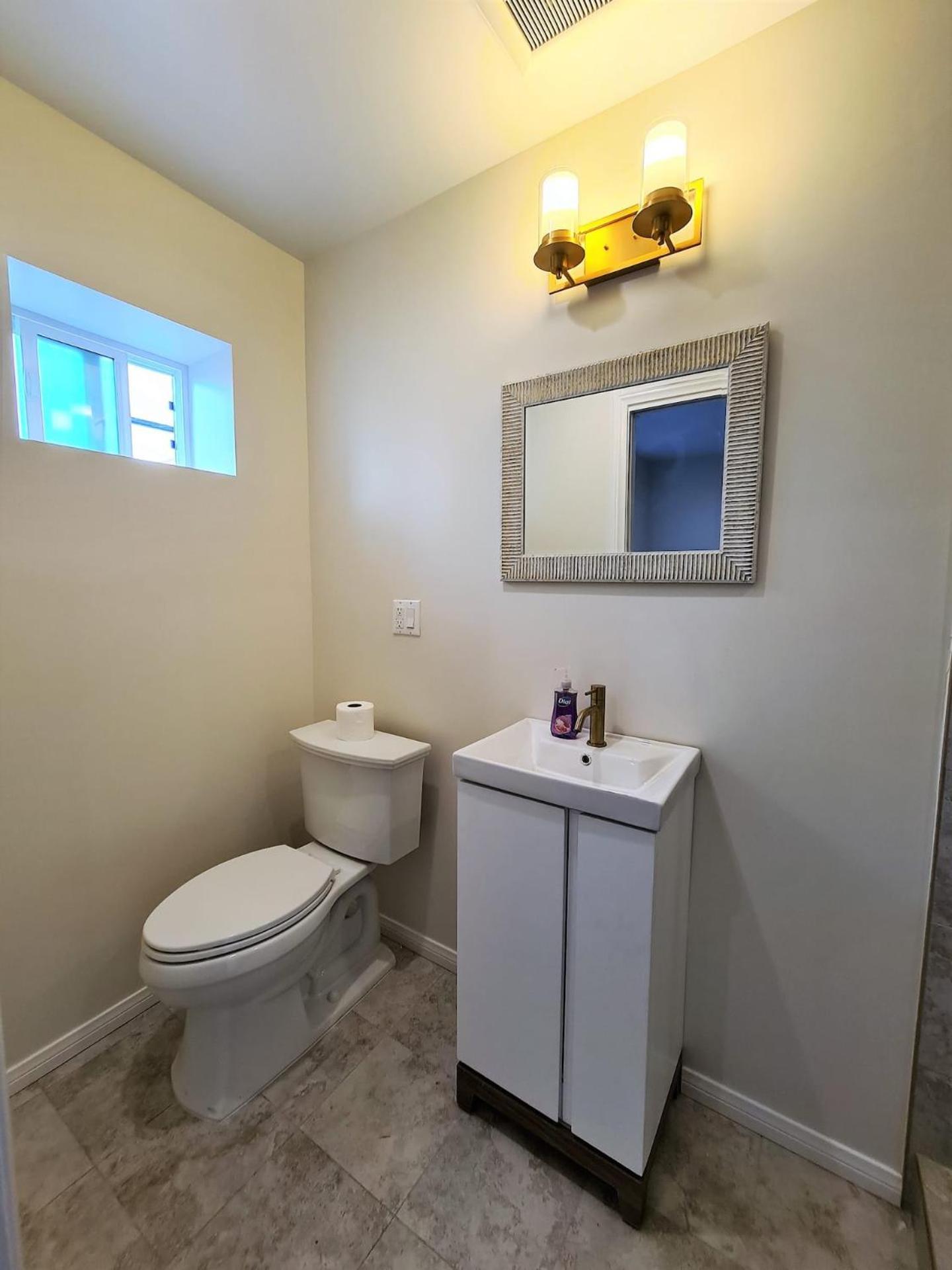 Prime La 2 Bedroom & 3 Bath Beverly Hills Adj *