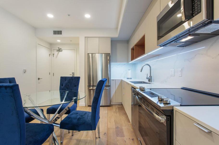 Modern 1 Bedroom Aparthotel *