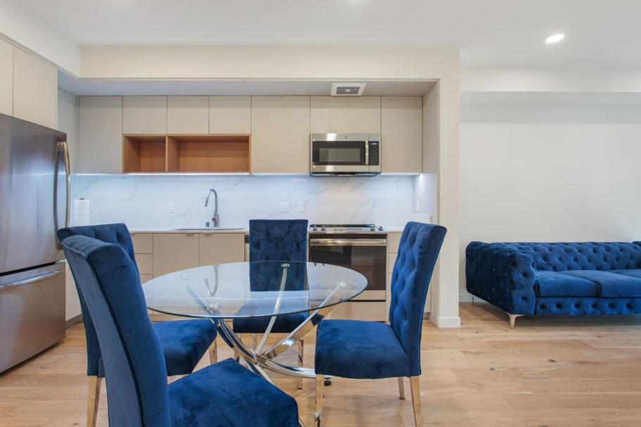 Modern 1 Bedroom *