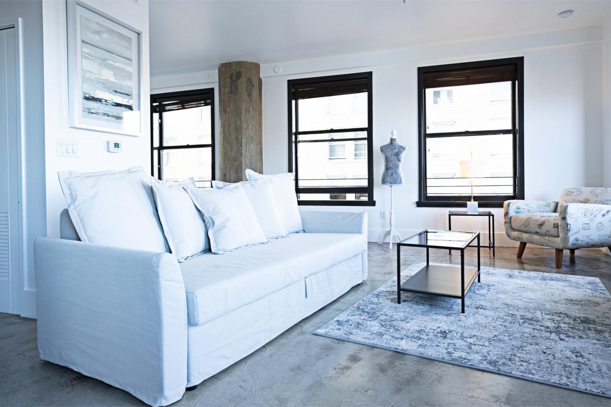 Gorgeous 2-bedroom 2-bathroom Apartment *
