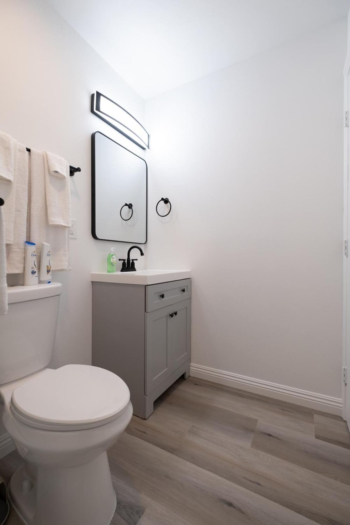 Cozy La Near Usc And Downtown Attractions- Private With Shared Access