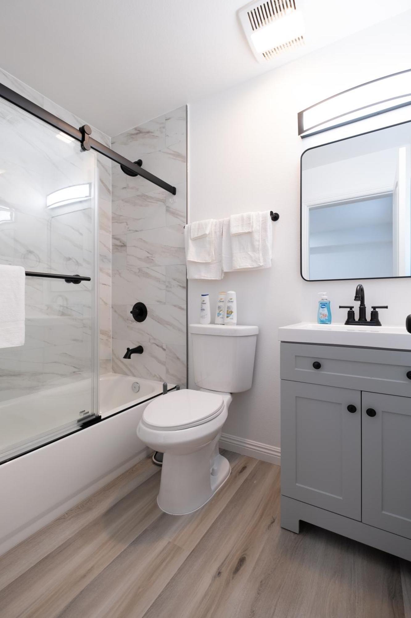 Hotel Cozy La Near Usc And Downtown Attractions- Private With Shared Access 4*