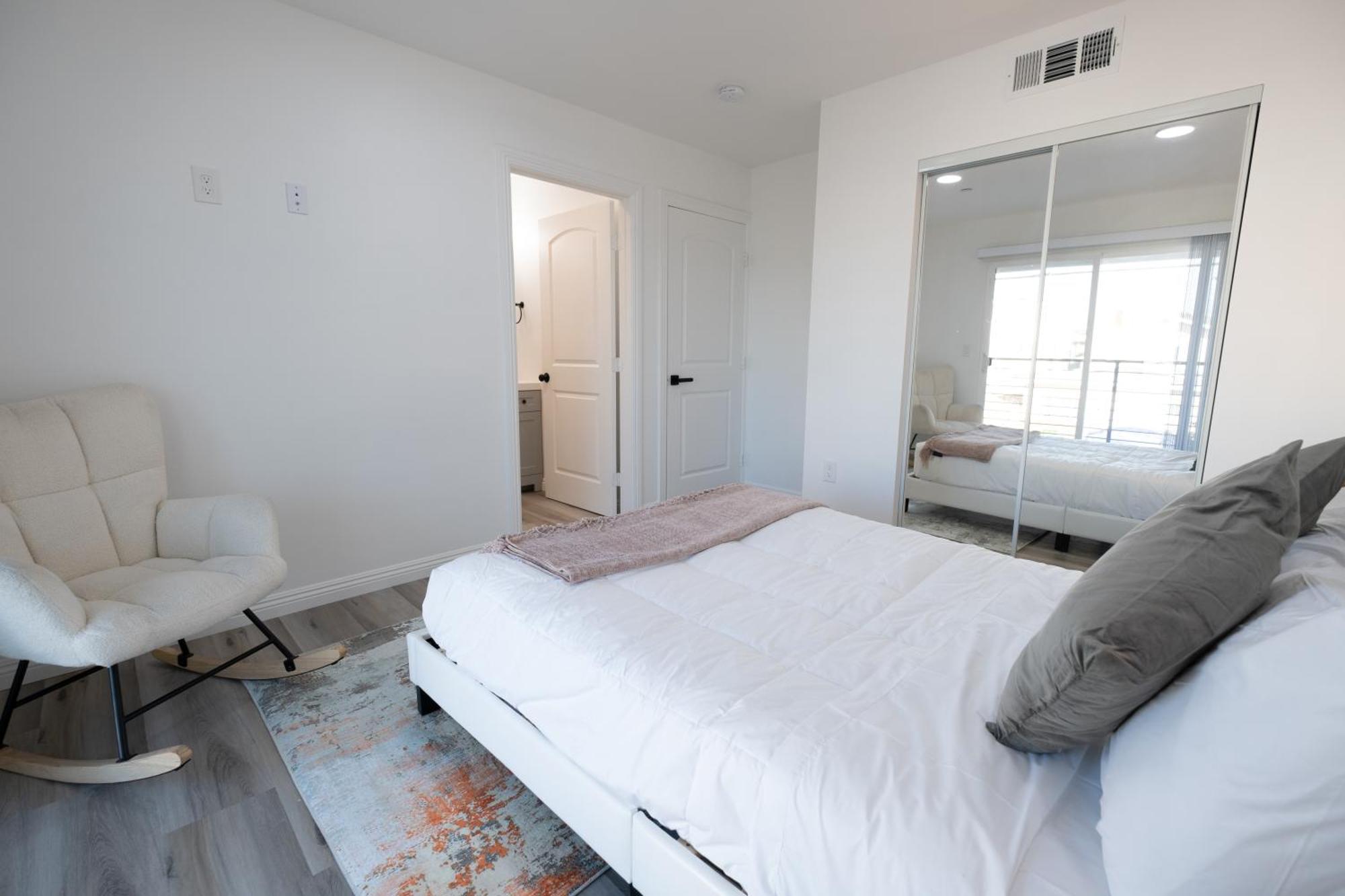 Hotel Cozy La Near Usc And Downtown Attractions- Private With Shared Access Los Angeles
