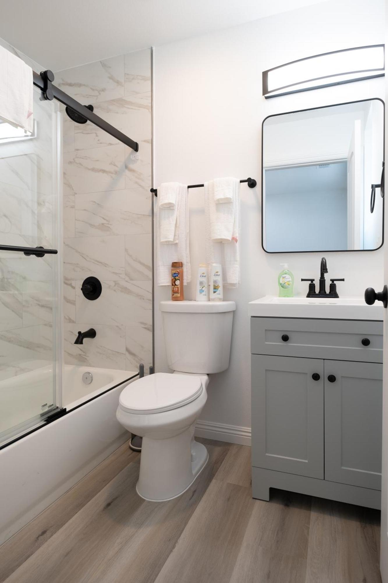 Cozy La Near Usc And Downtown Attractions- Private With Shared Access Hotel 4*