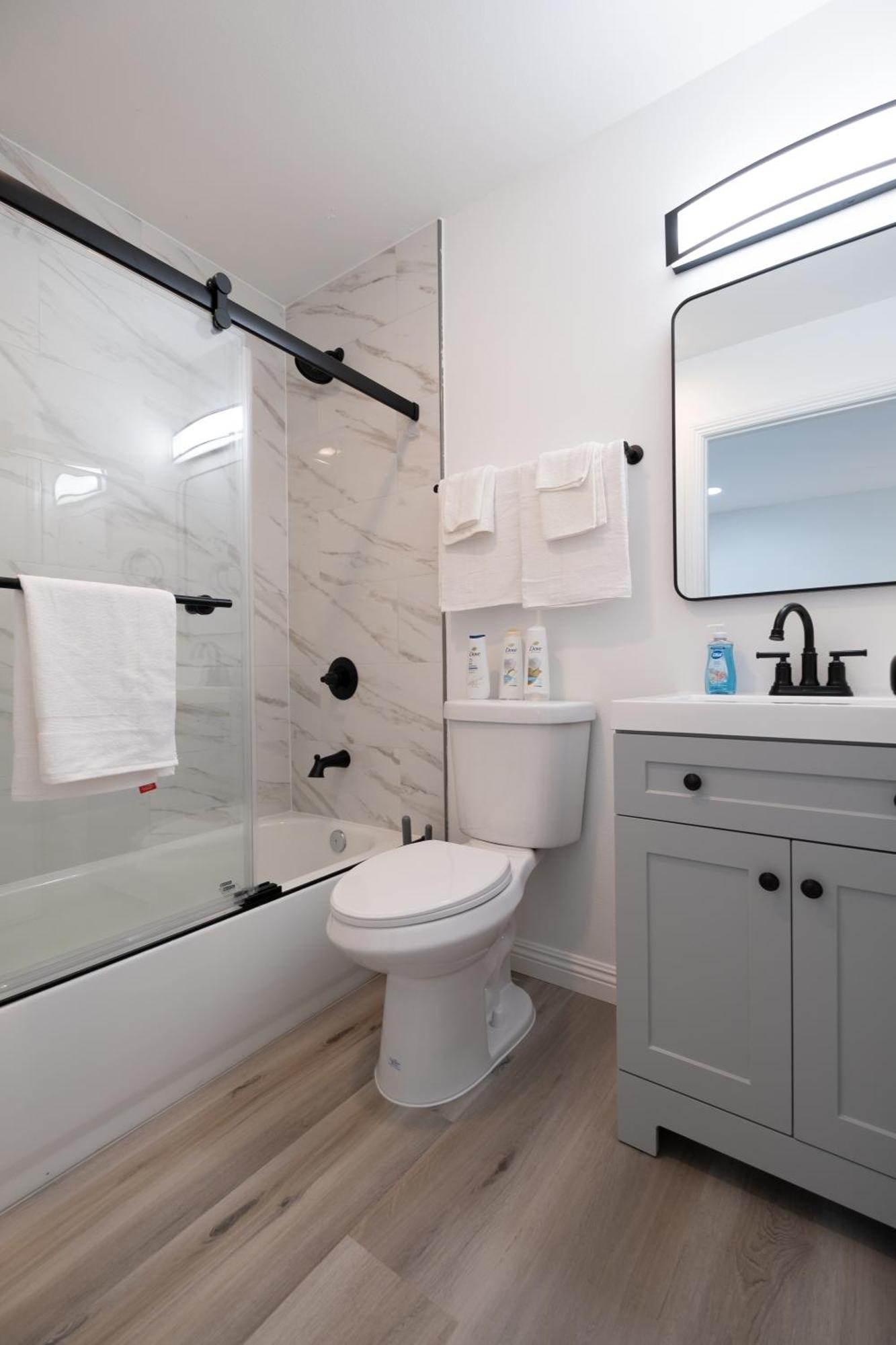 Hotel Cozy La Near Usc And Downtown Attractions- Private With Shared Access 4*