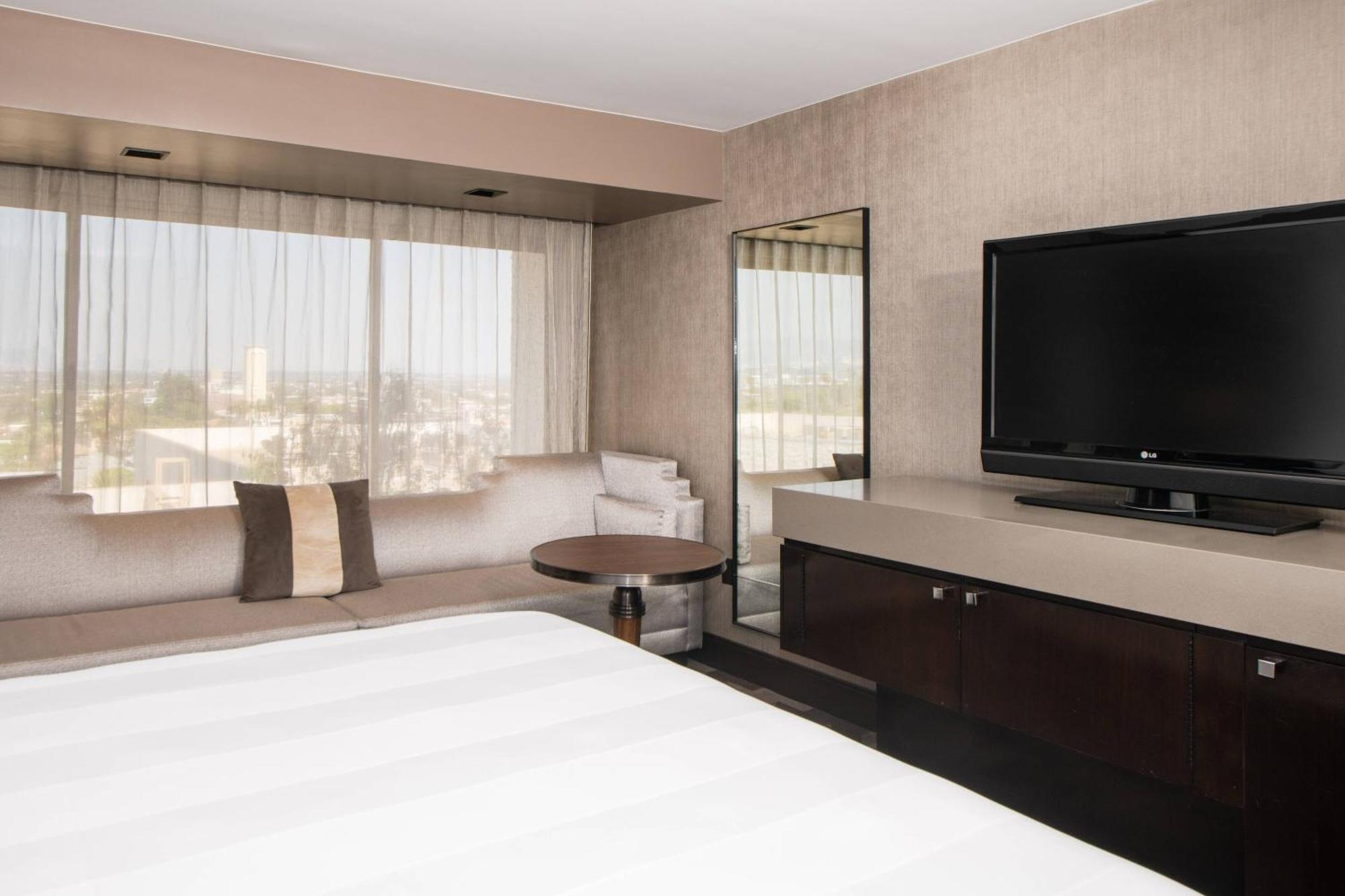 Beverly Hills Marriott Hotel 4*