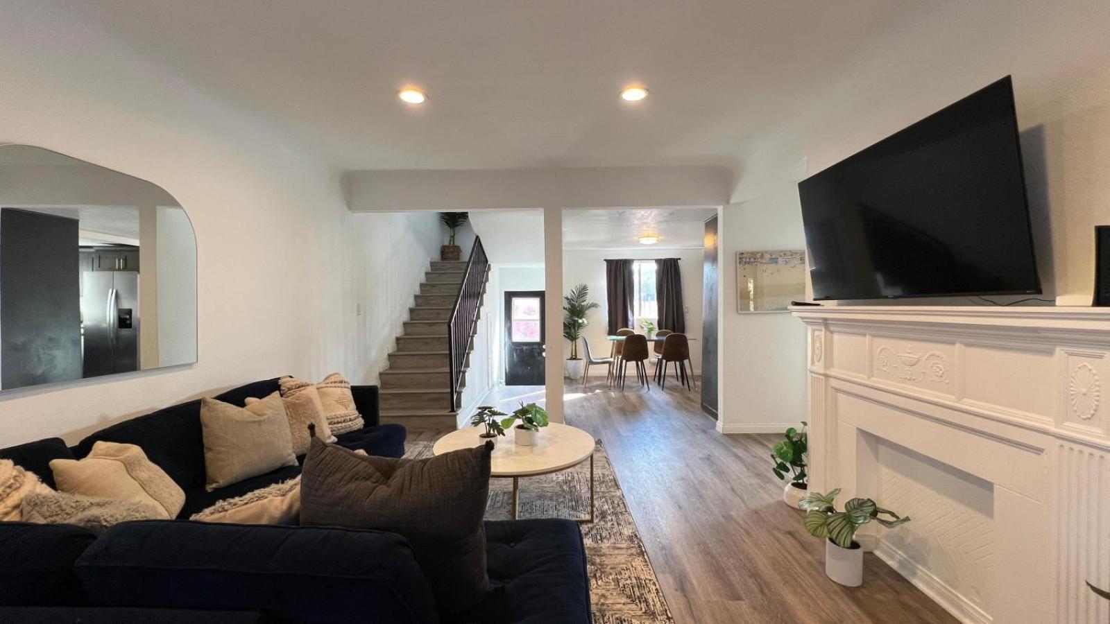 Spacious 3br 3ba Private Yard In Culver