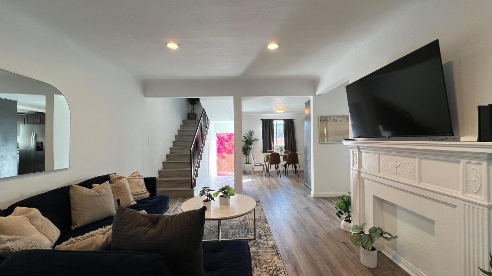 Spacious 3br 3ba Private Yard In Culver Holiday home