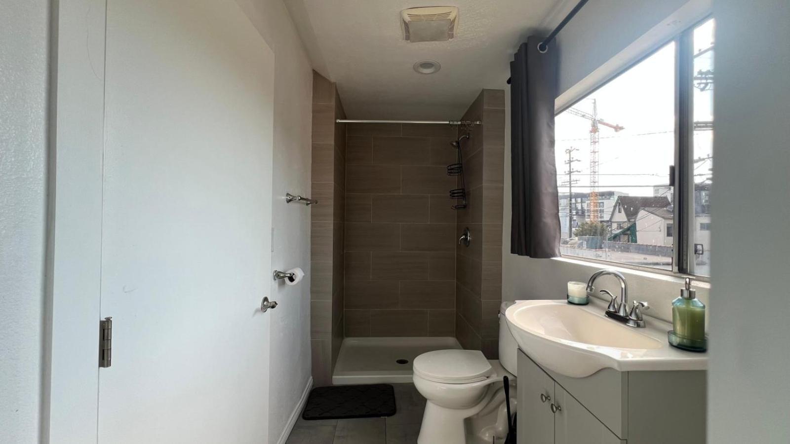 Spacious 3br 3ba Private Yard In Culver Holiday home