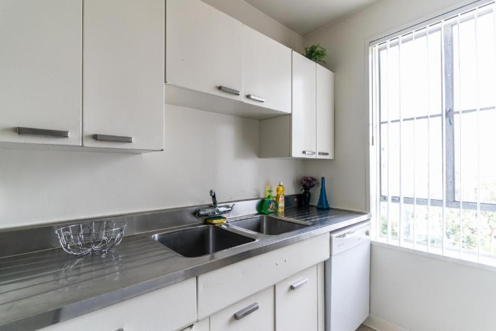 Apartment Large Cozy With Beautiful Views Near The Grove Los Angeles