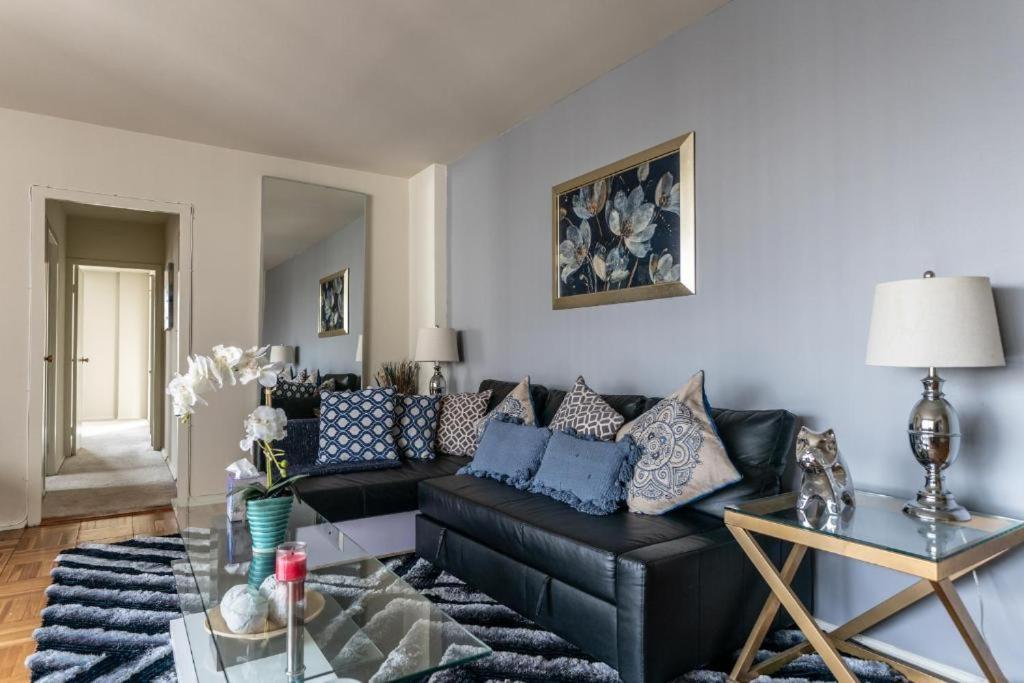 Large Cozy With Beautiful Views Near The Grove Apartment Los Angeles
