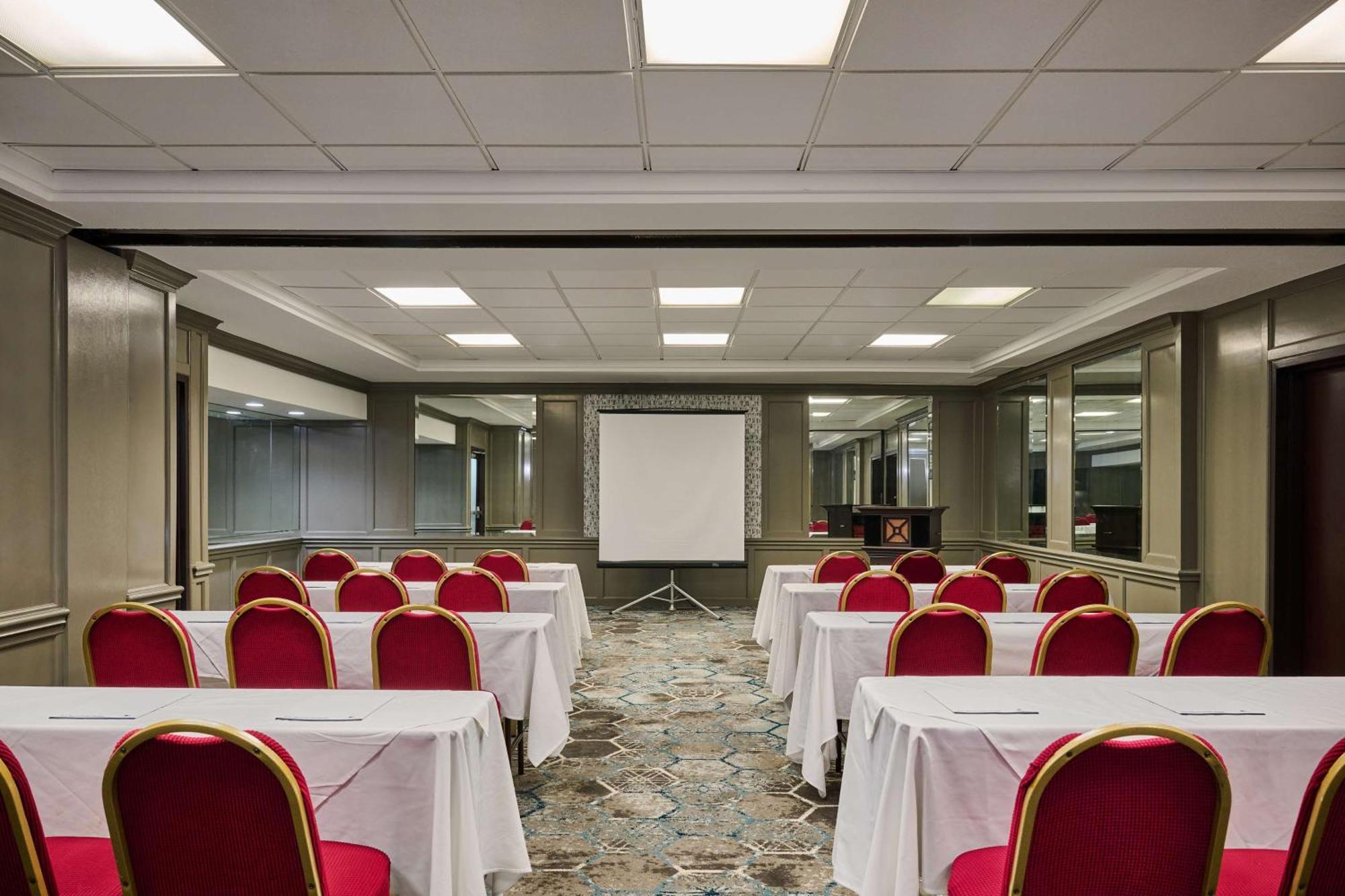 Doubletree By Hilton Chatsworth 3*