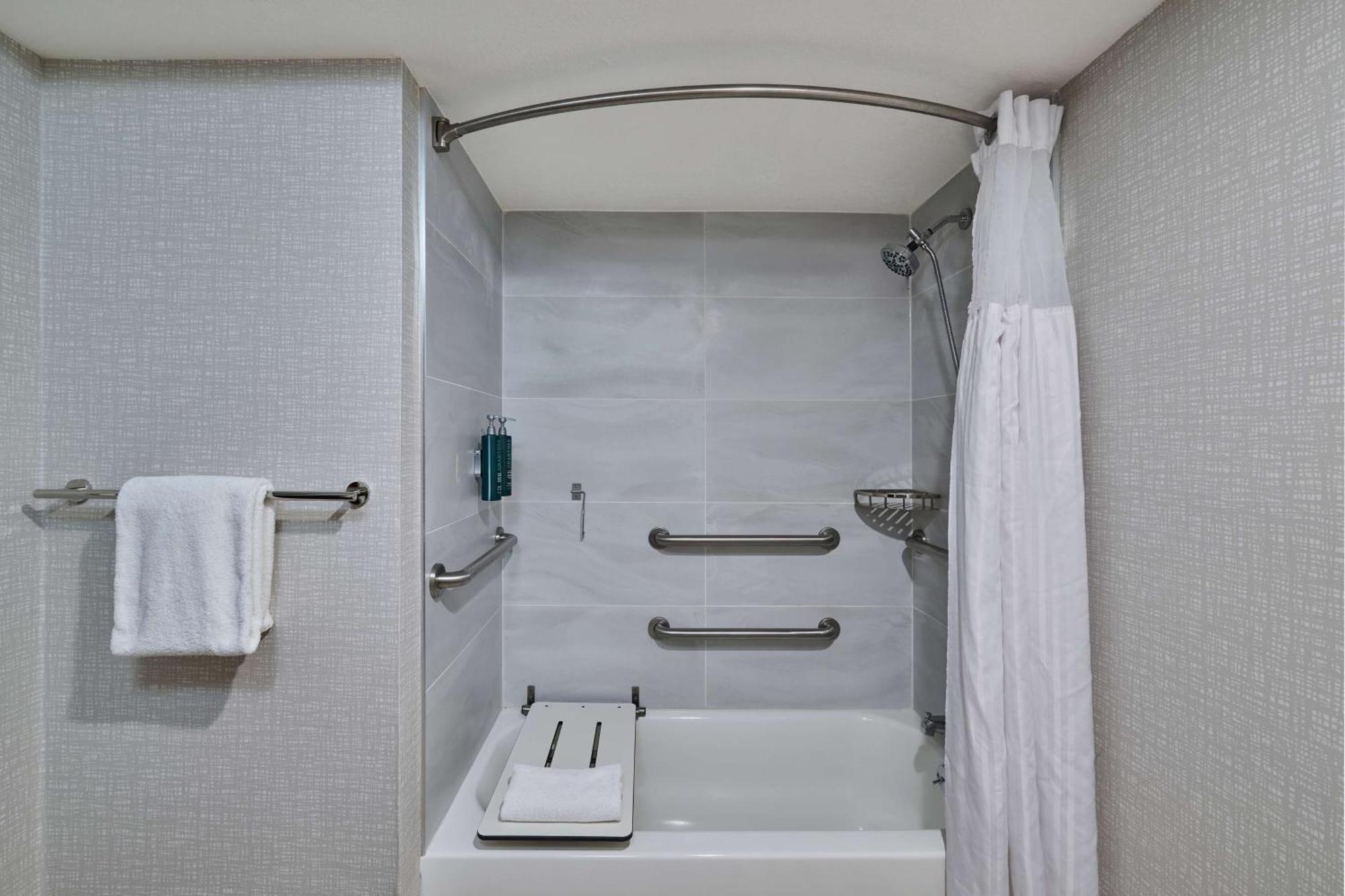 Doubletree By Hilton Chatsworth