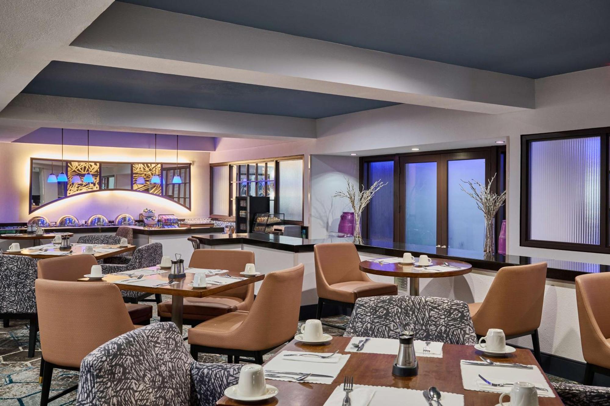 Hotel Doubletree By Hilton Chatsworth 3*