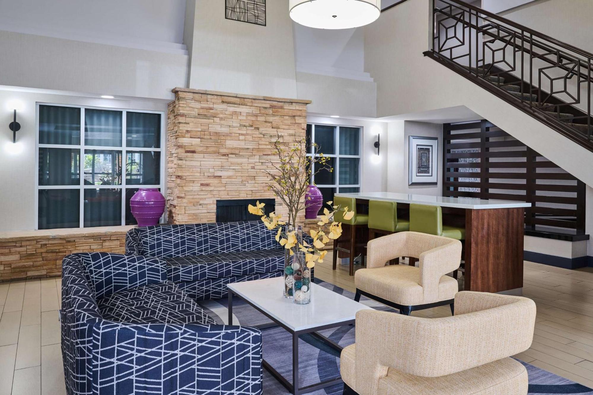 Hotel Doubletree By Hilton Chatsworth