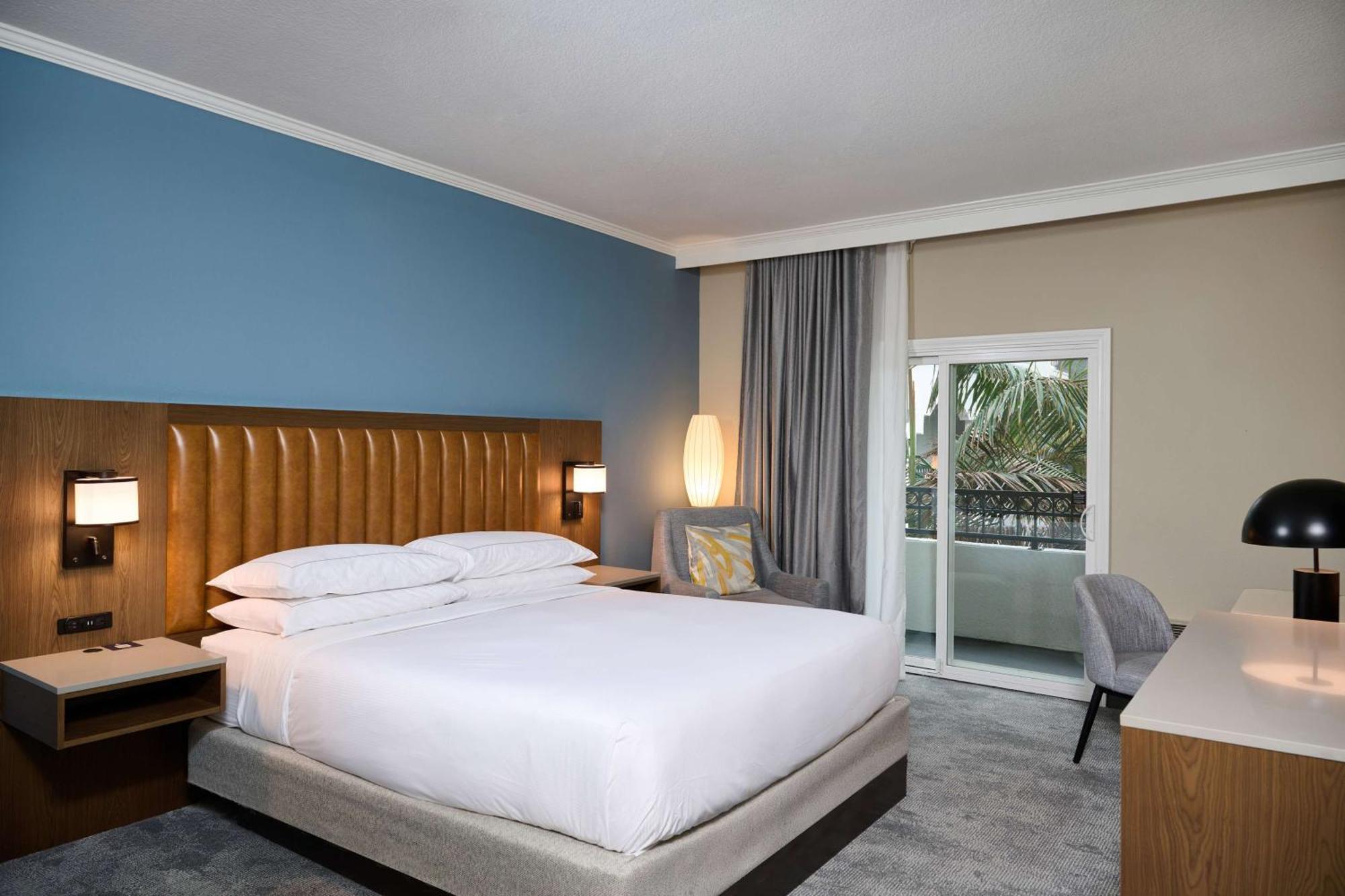 Hotel Doubletree By Hilton Chatsworth 3*