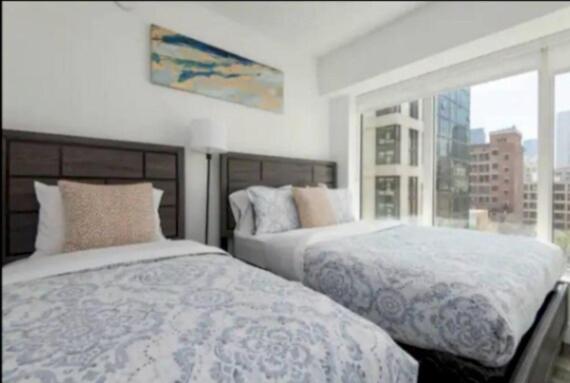 Beautiful 3br High Risepool, Rooftop Views Apartment