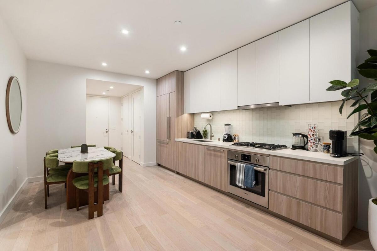Luxurious 2-bedroom Retreat In Santa Monica *
