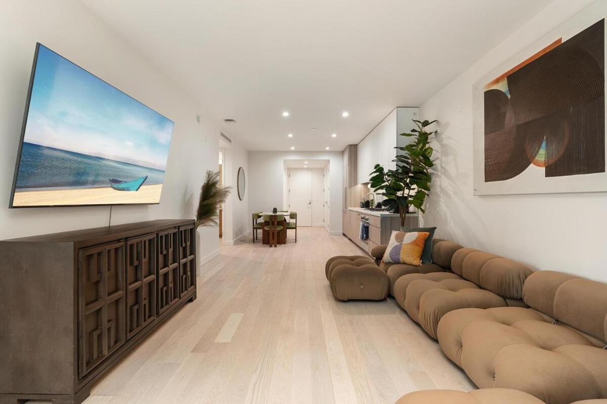Luxurious 2-bedroom Retreat In Santa Monica Apartment