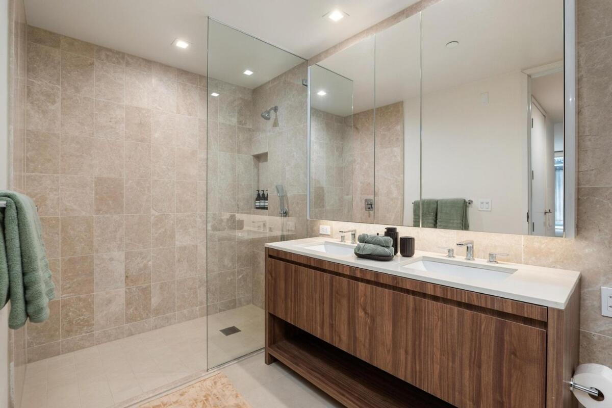 Apartment Luxurious 2-bedroom Retreat In Santa Monica *