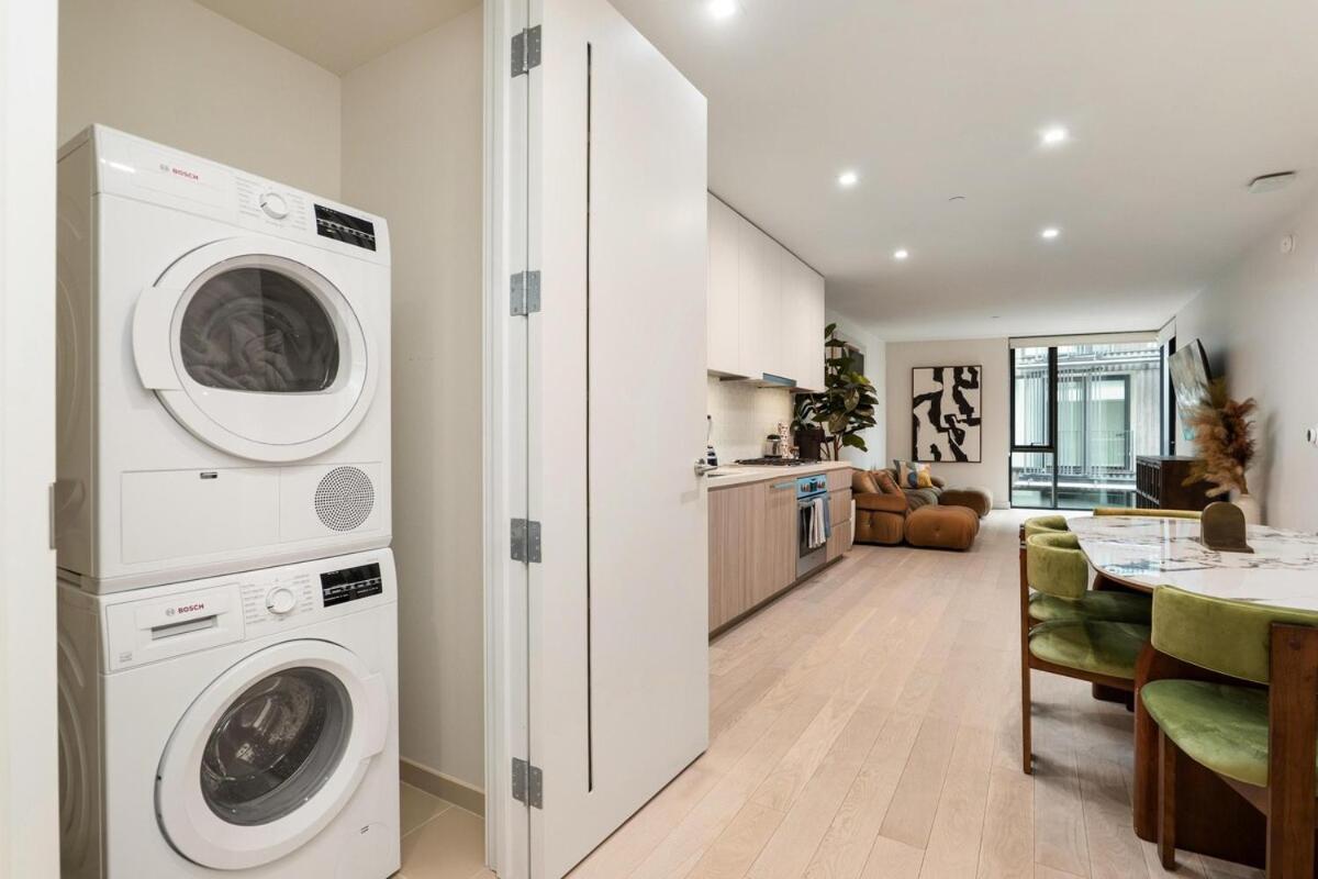 Luxurious 2-bedroom Retreat In Santa Monica Apartment *