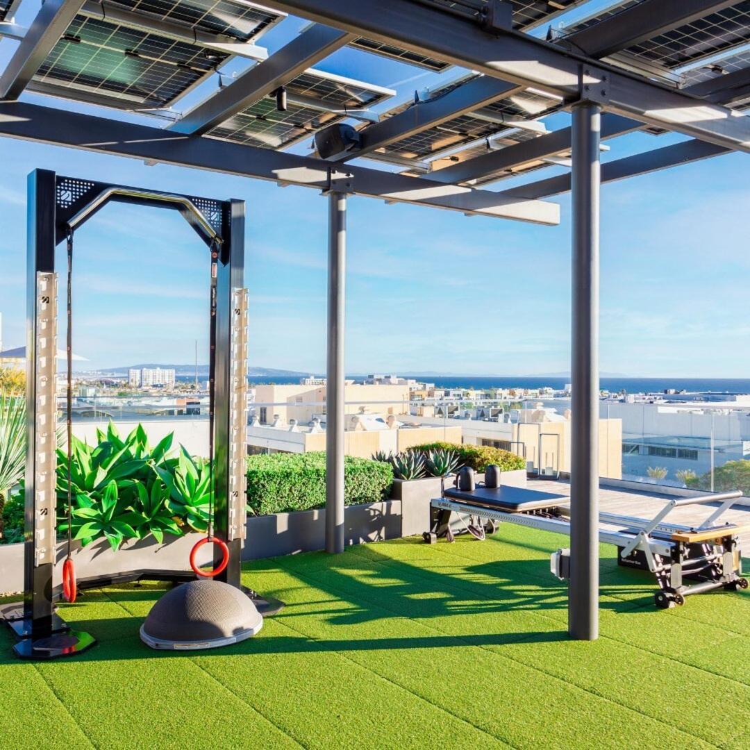 Luxurious 2-bedroom Retreat In Santa Monica Apartment *