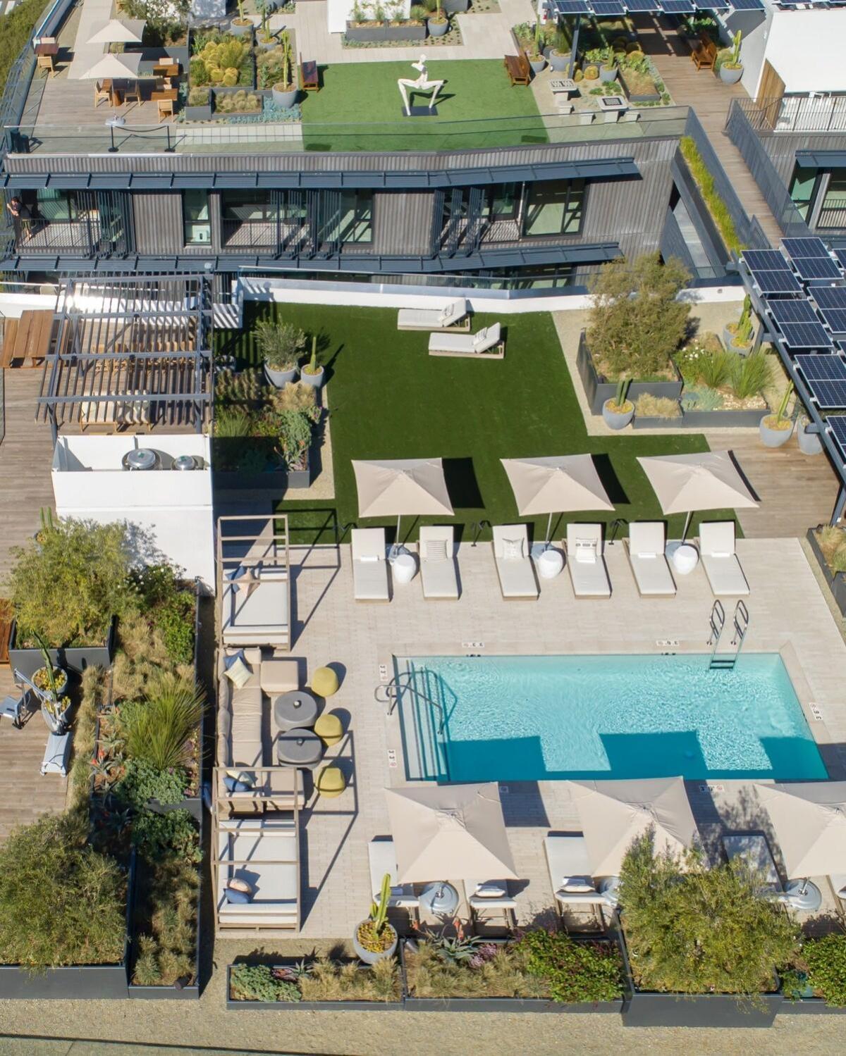 Luxurious 2-bedroom Retreat In Santa Monica *