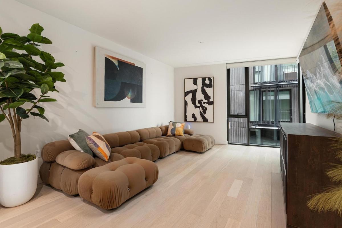 Luxurious 2-bedroom Retreat In Santa Monica Apartment *