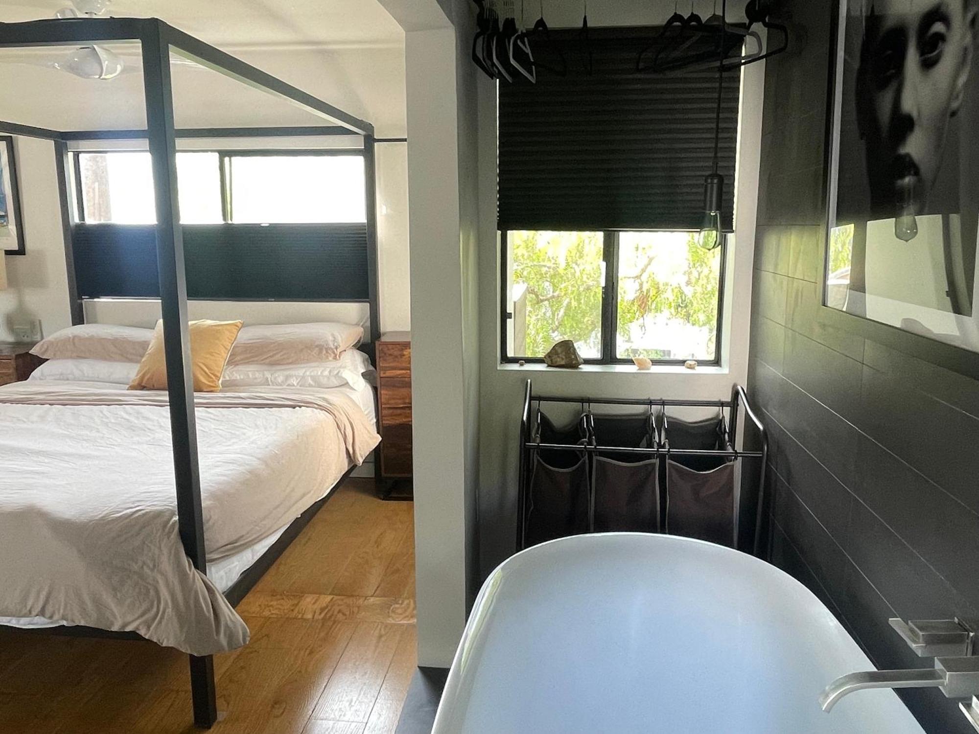 Casa de férias Skydeck House In Venice With Rooftop, Parking, 2bd, 2bath, Steam Sauna