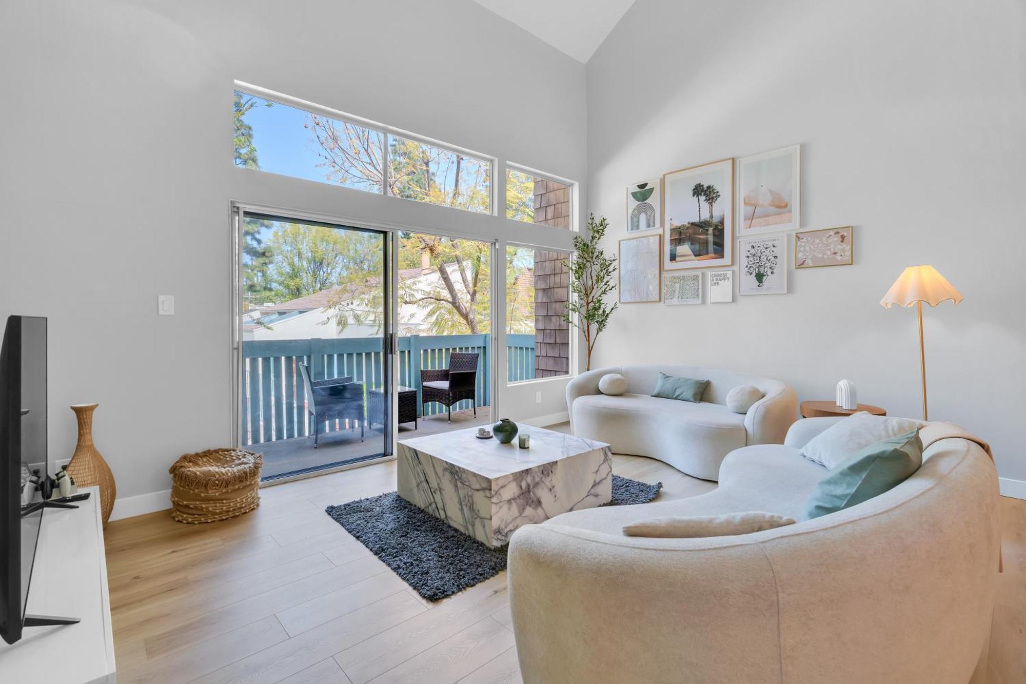 High Ceilings 3br With Loft-2 Baths Pool & Jacuzzi *