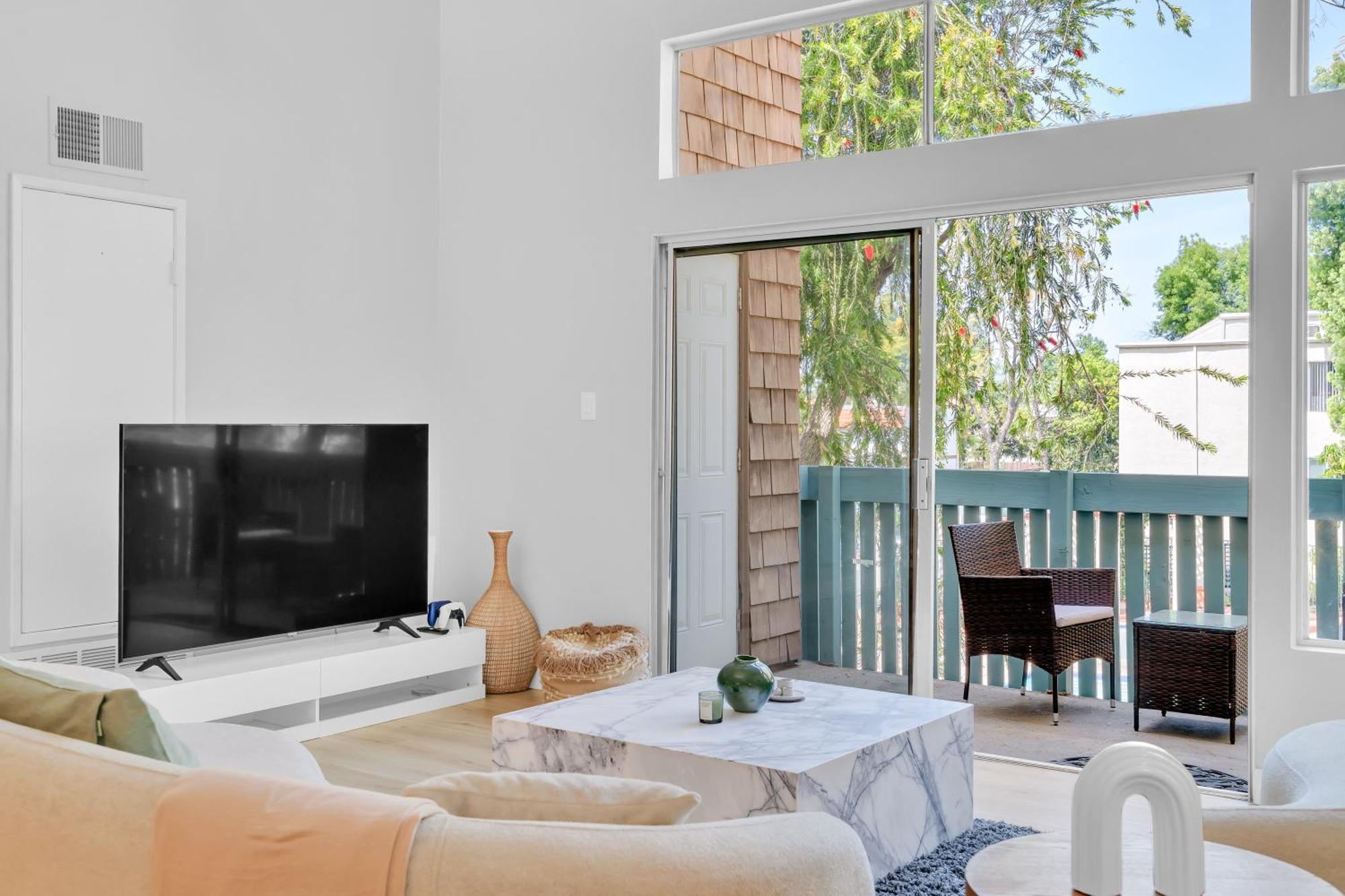 Apartment High Ceilings 3br With Loft-2 Baths Pool & Jacuzzi *