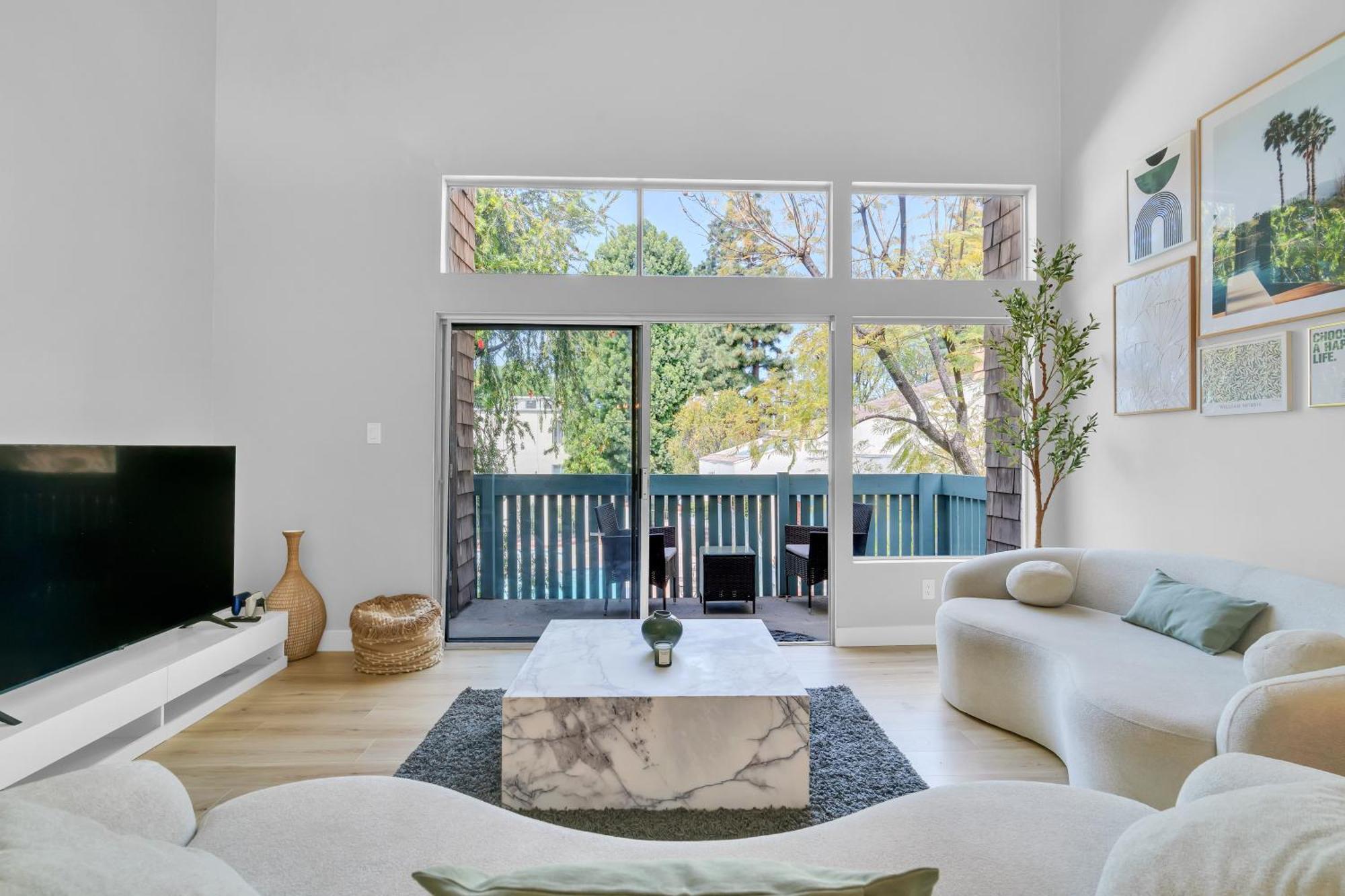 Apartment High Ceilings 3br With Loft-2 Baths Pool & Jacuzzi *