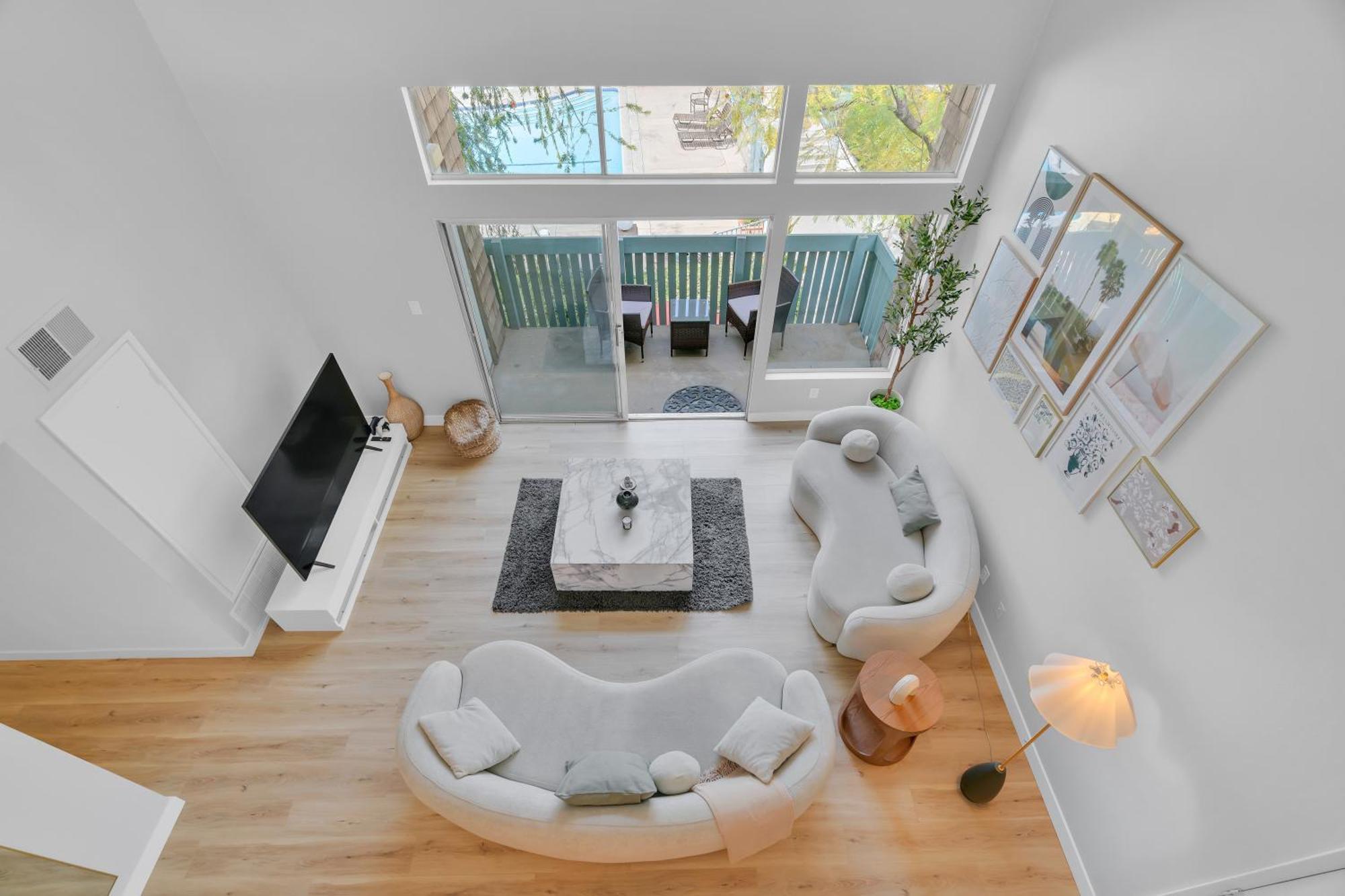 Apartment High Ceilings 3br With Loft-2 Baths Pool & Jacuzzi Los Angeles
