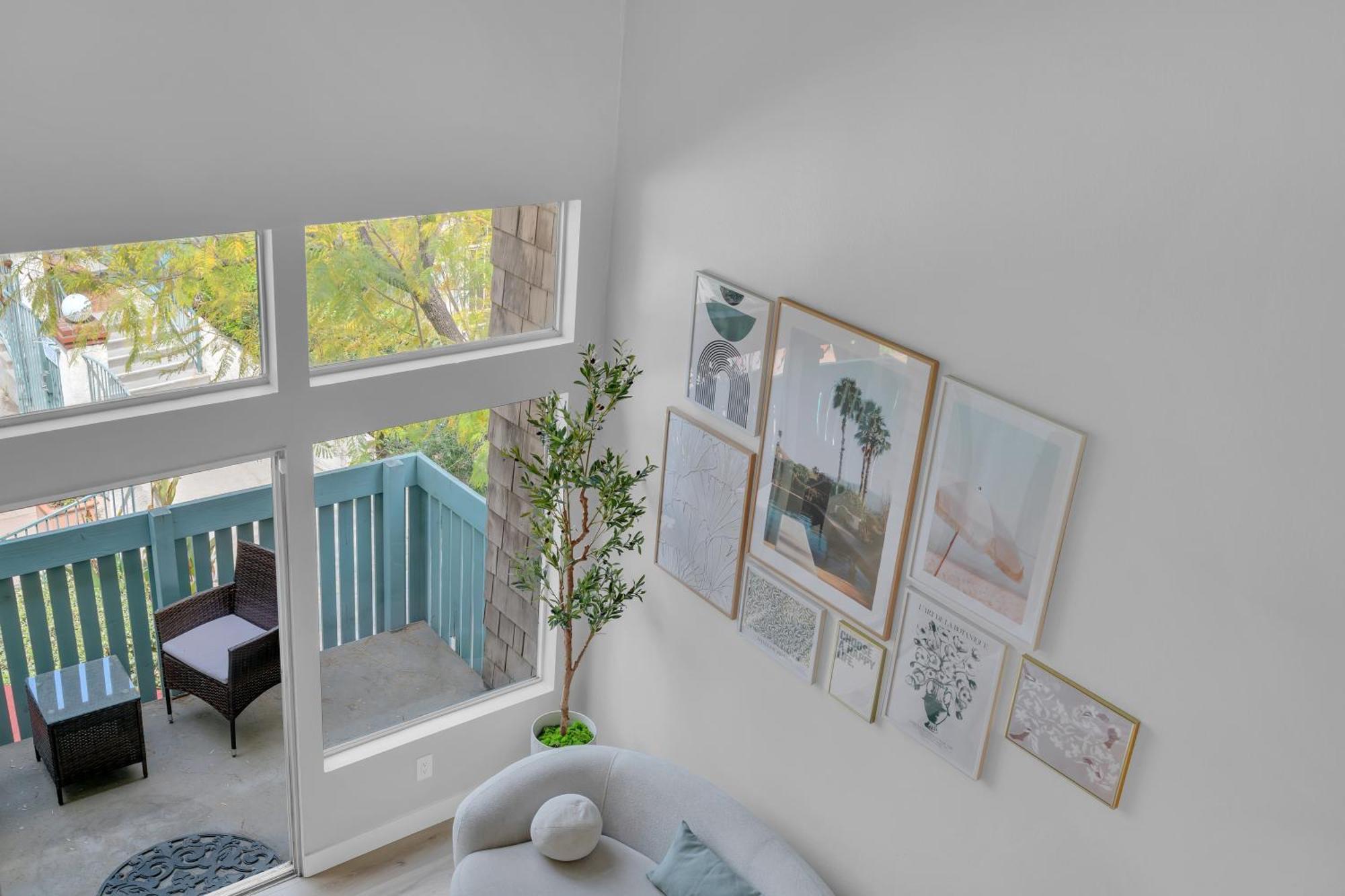 High Ceilings 3br With Loft-2 Baths Pool & Jacuzzi * Los Angeles