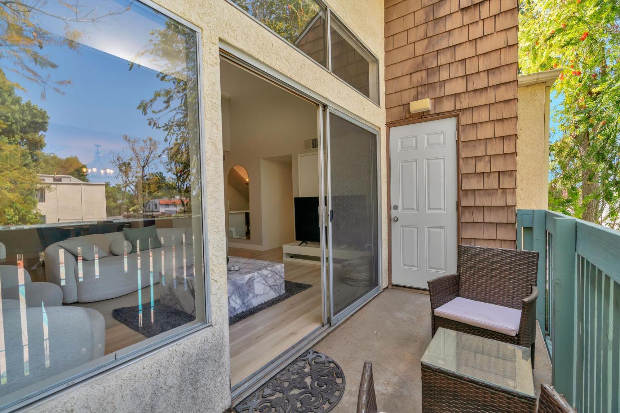Apartment High Ceilings 3br With Loft-2 Baths Pool & Jacuzzi *