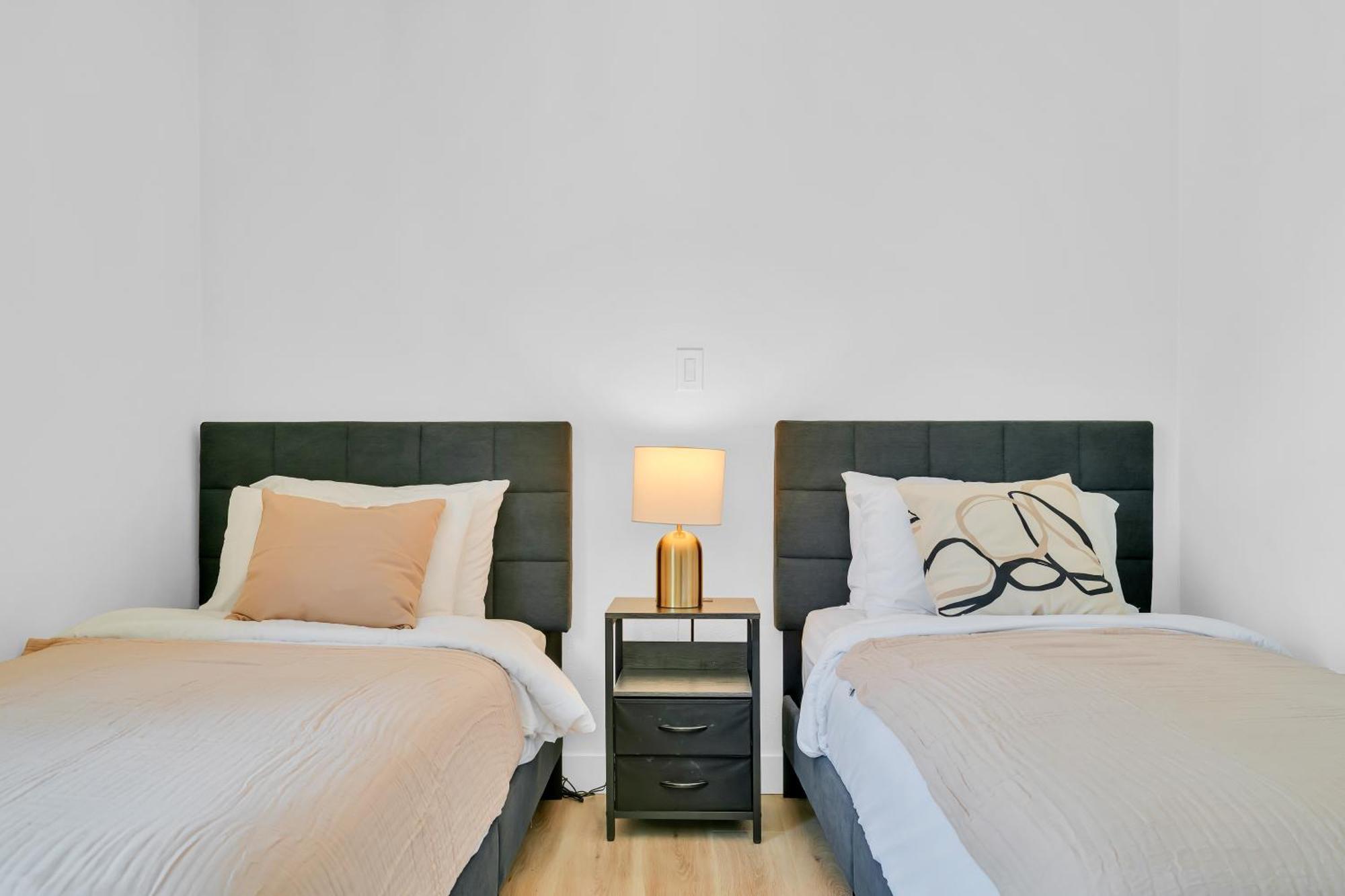 Apartment High Ceilings 3br With Loft-2 Baths Pool & Jacuzzi *