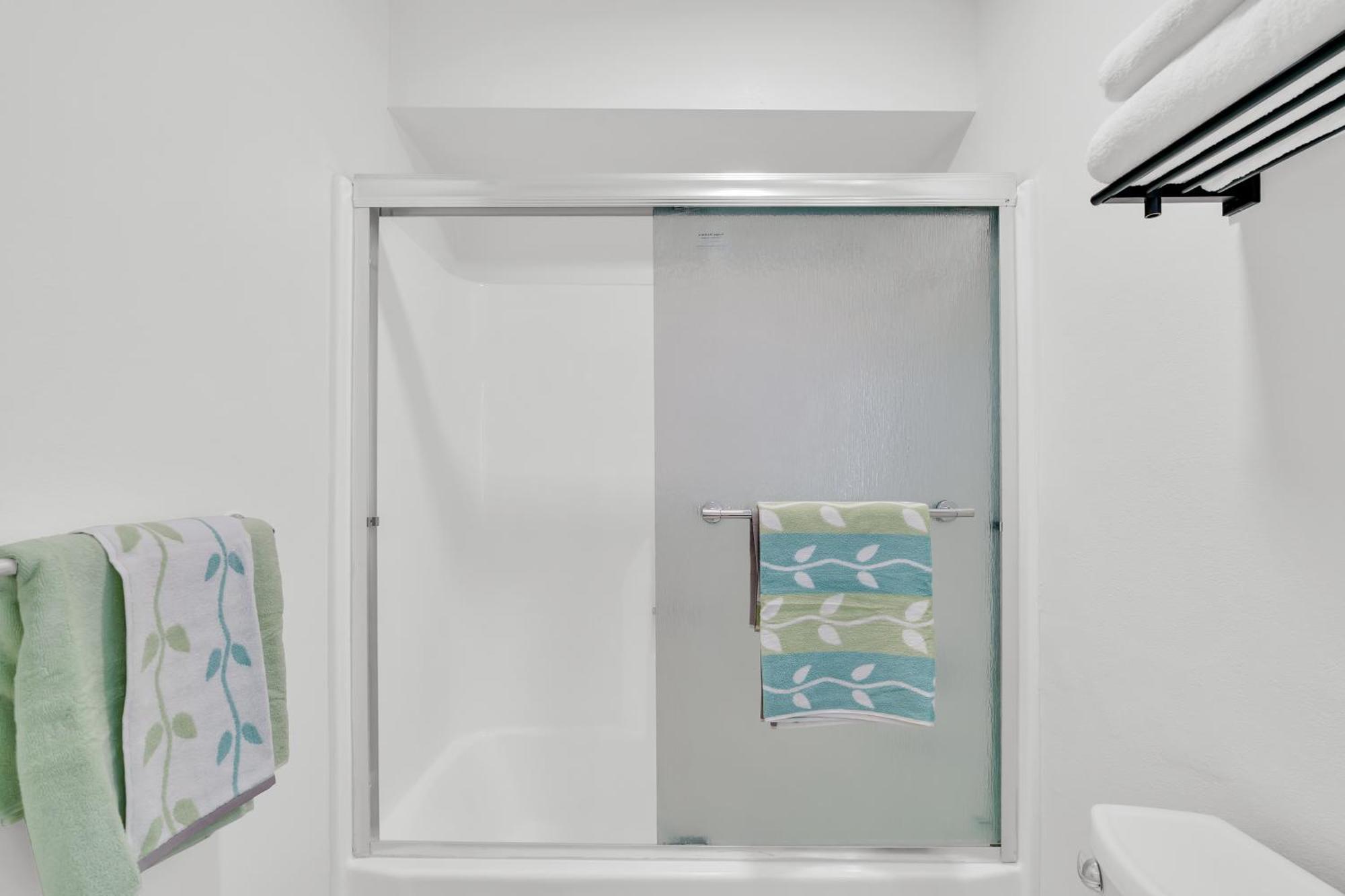 Apartment High Ceilings 3br With Loft-2 Baths Pool & Jacuzzi *