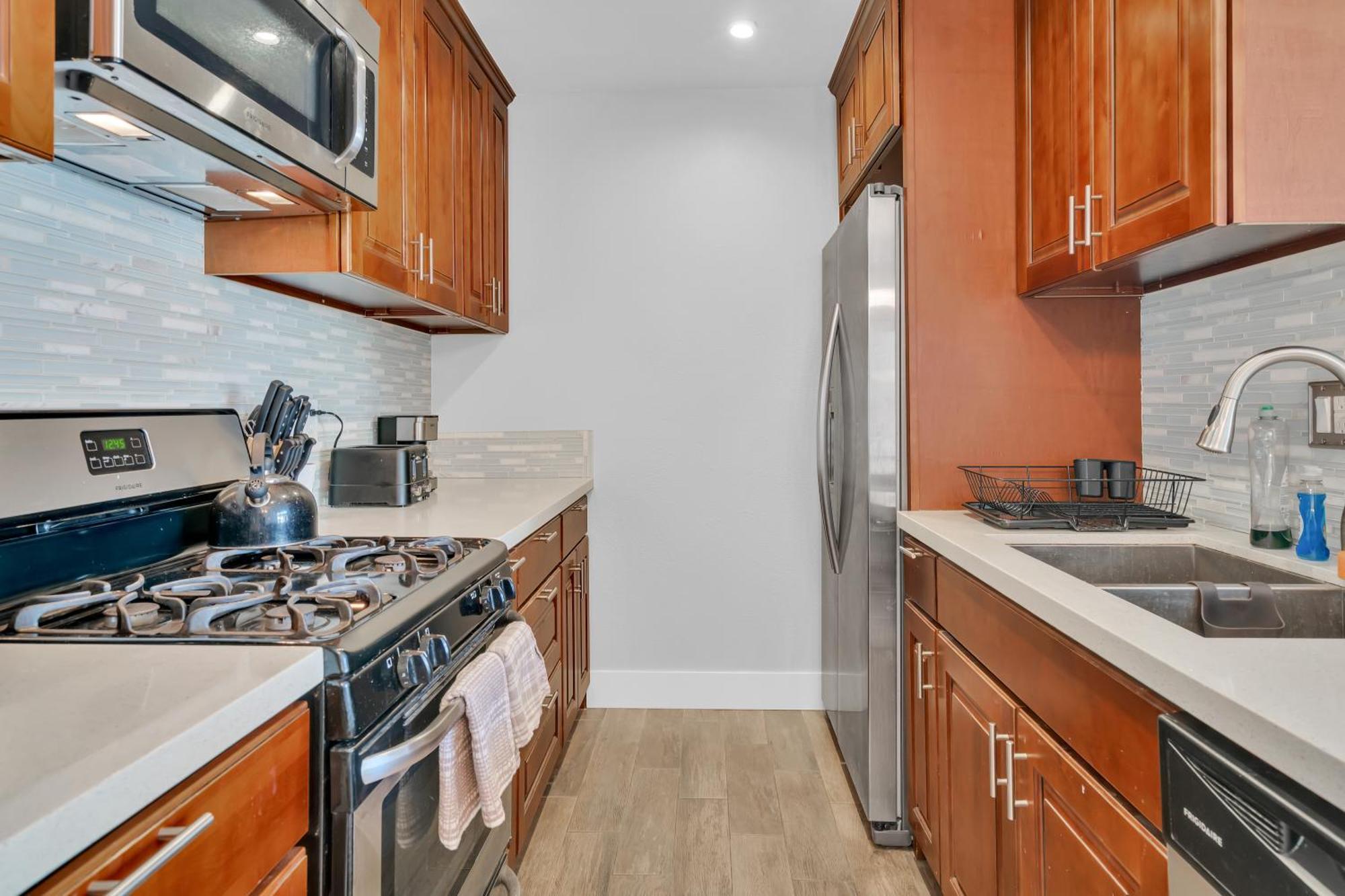 Apartment High Ceilings 3br With Loft-2 Baths Pool & Jacuzzi Los Angeles