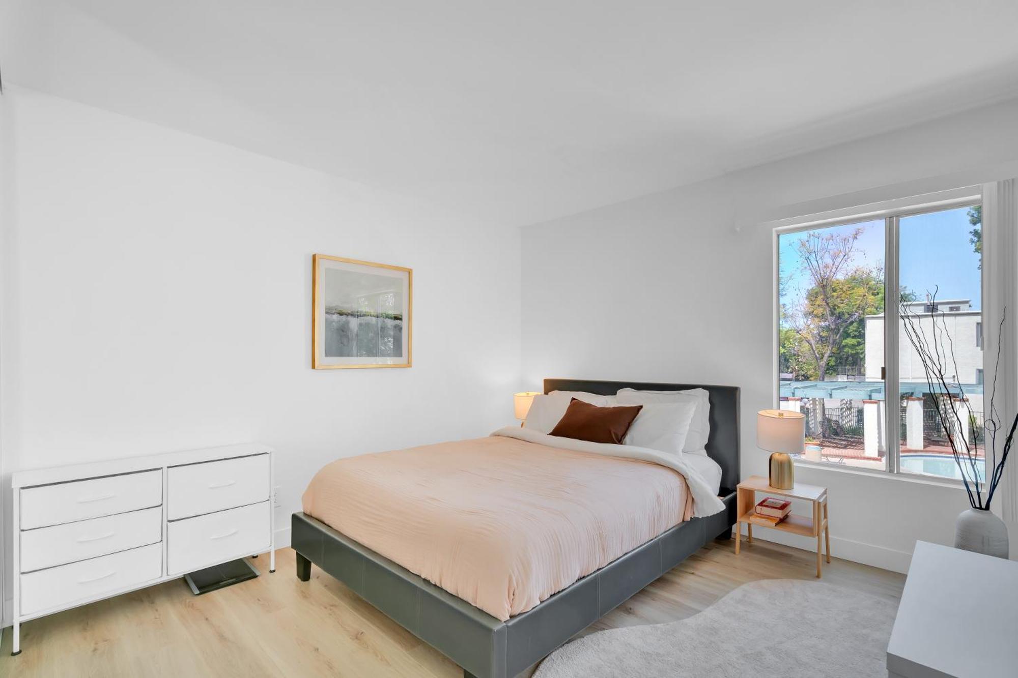 High Ceilings 3br With Loft-2 Baths Pool & Jacuzzi * Los Angeles