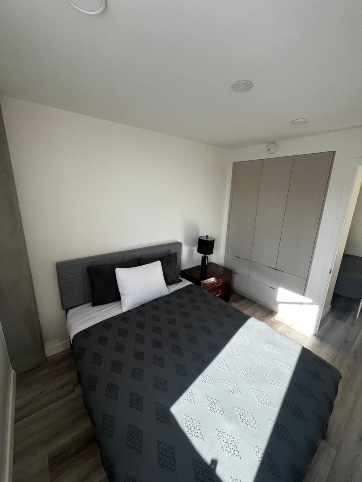 Apartment Modern Hollywood Walk Of Fame Apts- Free Parking, 360 Rooftop, Pool, Gym- Centrally Located Los Angeles
