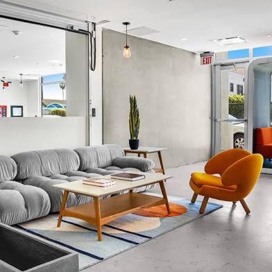 Apartment Modern Hollywood Walk Of Fame Apts- Free Parking, 360 Rooftop, Pool, Gym- Centrally Located *