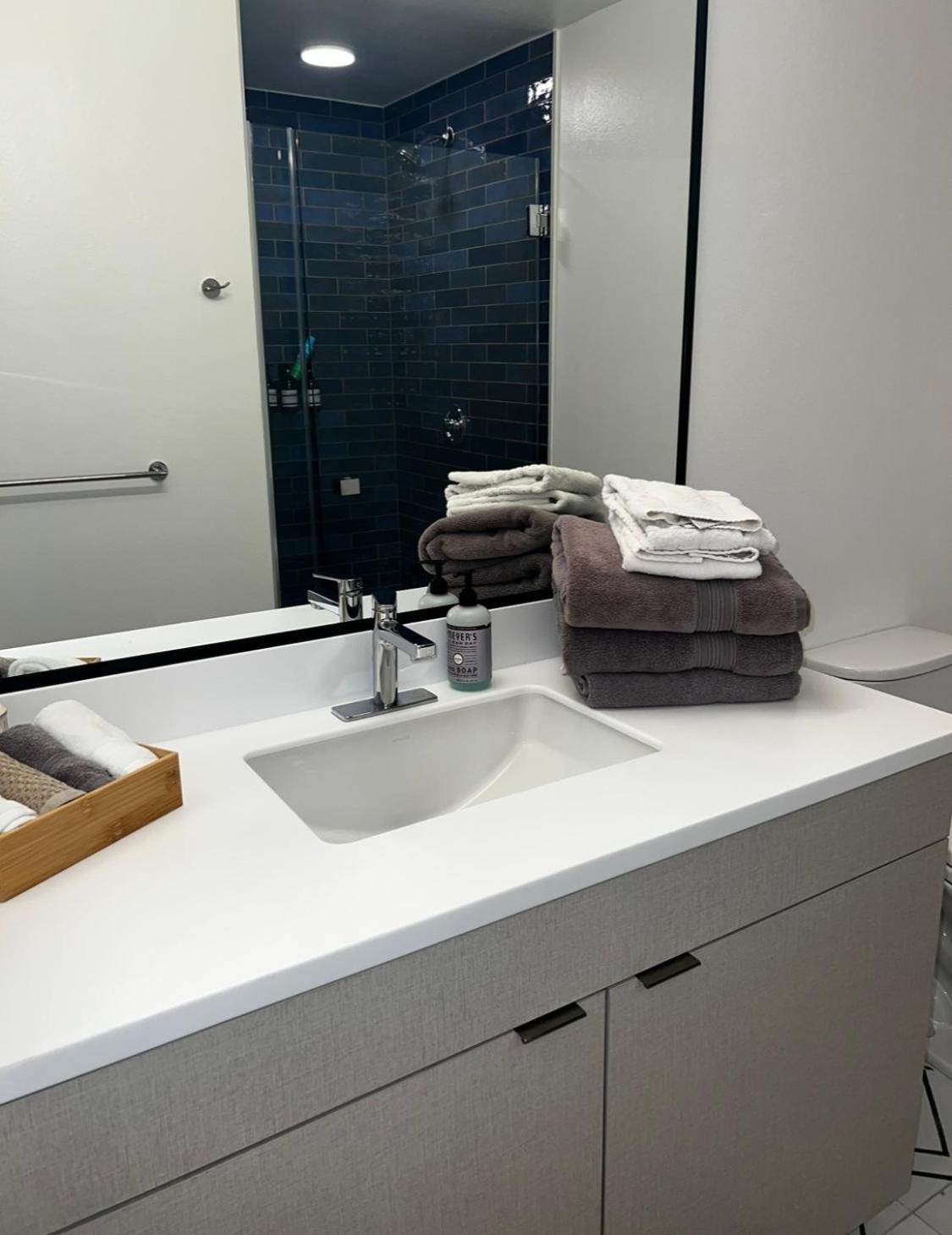 Apartment Modern Hollywood Walk Of Fame Apts- Free Parking, 360 Rooftop, Pool, Gym- Centrally Located Los Angeles
