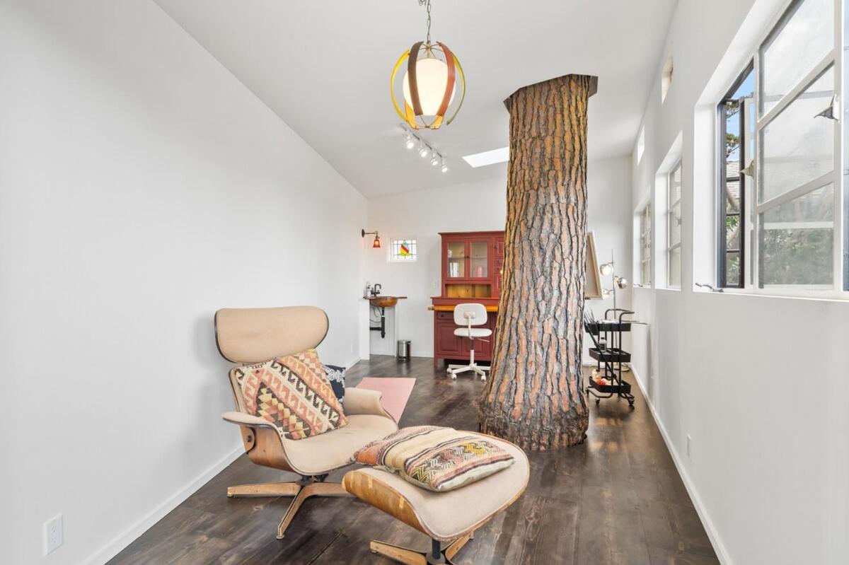 The Robinson Tree House In Silver